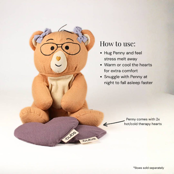 Stuffed teddy bear with glasses and heart-shaped pillow on a white background, featuring text on how to use the product.